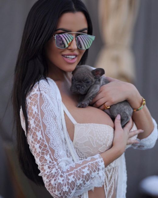 Abigail Ratchford cleavage