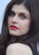 Alexandra Daddario cleavage