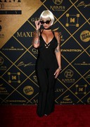 Amber Rose cleavage