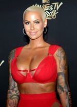 Amber Rose cleavage