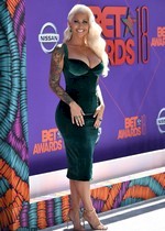 Amber Rose cleavage