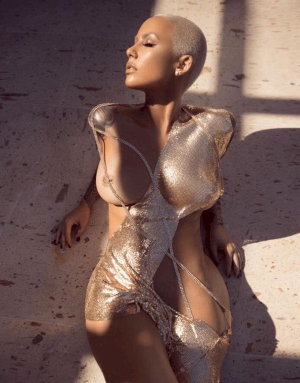 Amber rose nip slip