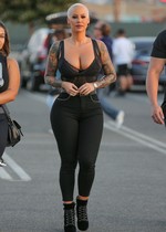 Amber Rose cleavage