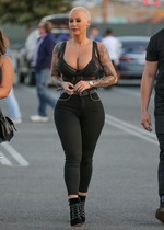 Amber Rose cleavage