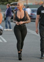 Amber Rose cleavage