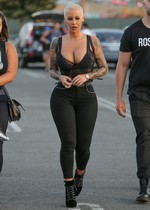 Amber Rose cleavage