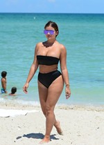 Curvy babe in a bikini