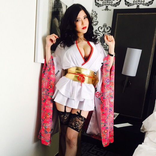 Anri Okita at the AVN show