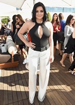 Ariel Winter cleavage