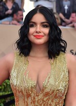 Ariel Winter cleavage