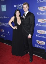 Ariel Winter cleavage