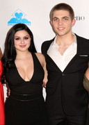 Ariel Winter cleavage