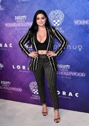 Ariel Winter cleavage