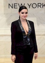 Ariel Winter cleavage