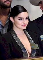 Ariel Winter cleavage