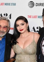 Ariel Winter cleavage