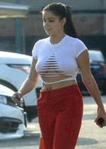 Ariel Winter braless