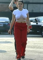 Ariel Winter braless