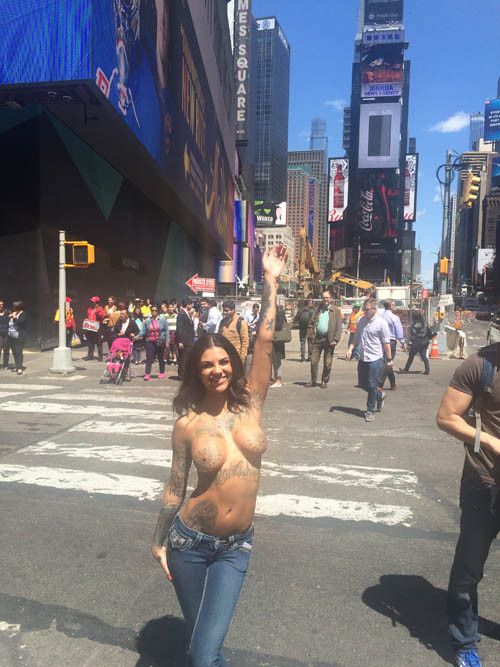Bonnie Rotten Topless in Manhattan