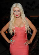 Christina Aguilera cleavage in Hawaii