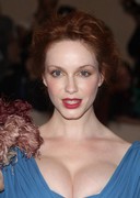 Christina Hendricks mega cleavage