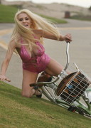 Courtney Stodden bike fall