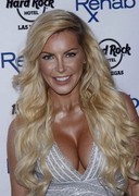 Crystal Hefner cleavage