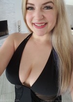 Nude selfies by a busty babe