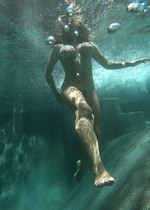 Big boobs under water
