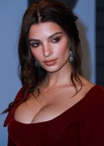 Emily Ratajkowski cleavage