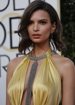 Emily Ratajkowski cleavage