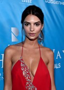 Emily Ratajkowski braless sideboob