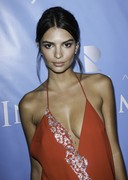 Emily Ratajkowski braless sideboob