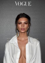 Emily Ratajkowski cleavage