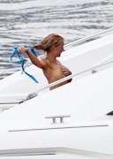 Geri Halliwell topless candids