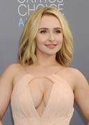 Hayden Panettiere cleavage