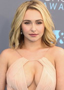 Hayden Panettiere cleavage