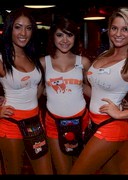 Hooters Girls