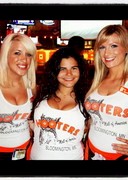 Hooters Girls