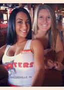 Hooters Girls