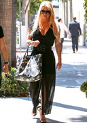 Jessica Simpson cleavage candids