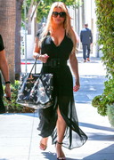 Jessica Simpson cleavage candids