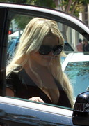 Jessica Simpson cleavage candids