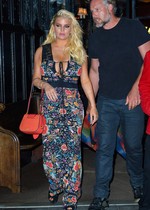 Jessica Simpson cleavage