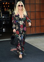 Jessica Simpson cleavage