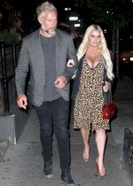 Jessica Simpson cleavage