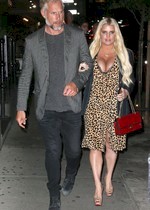 Jessica Simpson cleavage