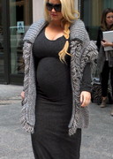 Jessica Simpson pregnant cleavage