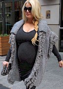 Jessica Simpson pregnant cleavage