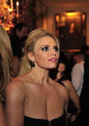 Jessica Simpson deep cleavage